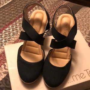 Women’s “Me Too” Brayden size 8 espadrilles wedges
